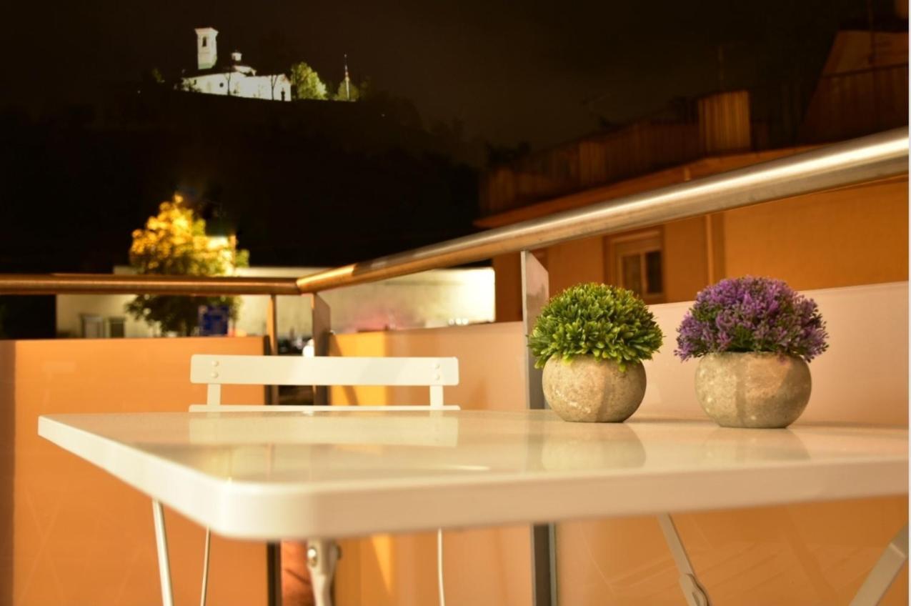 אולות Apartament Gredera מראה חיצוני תמונה